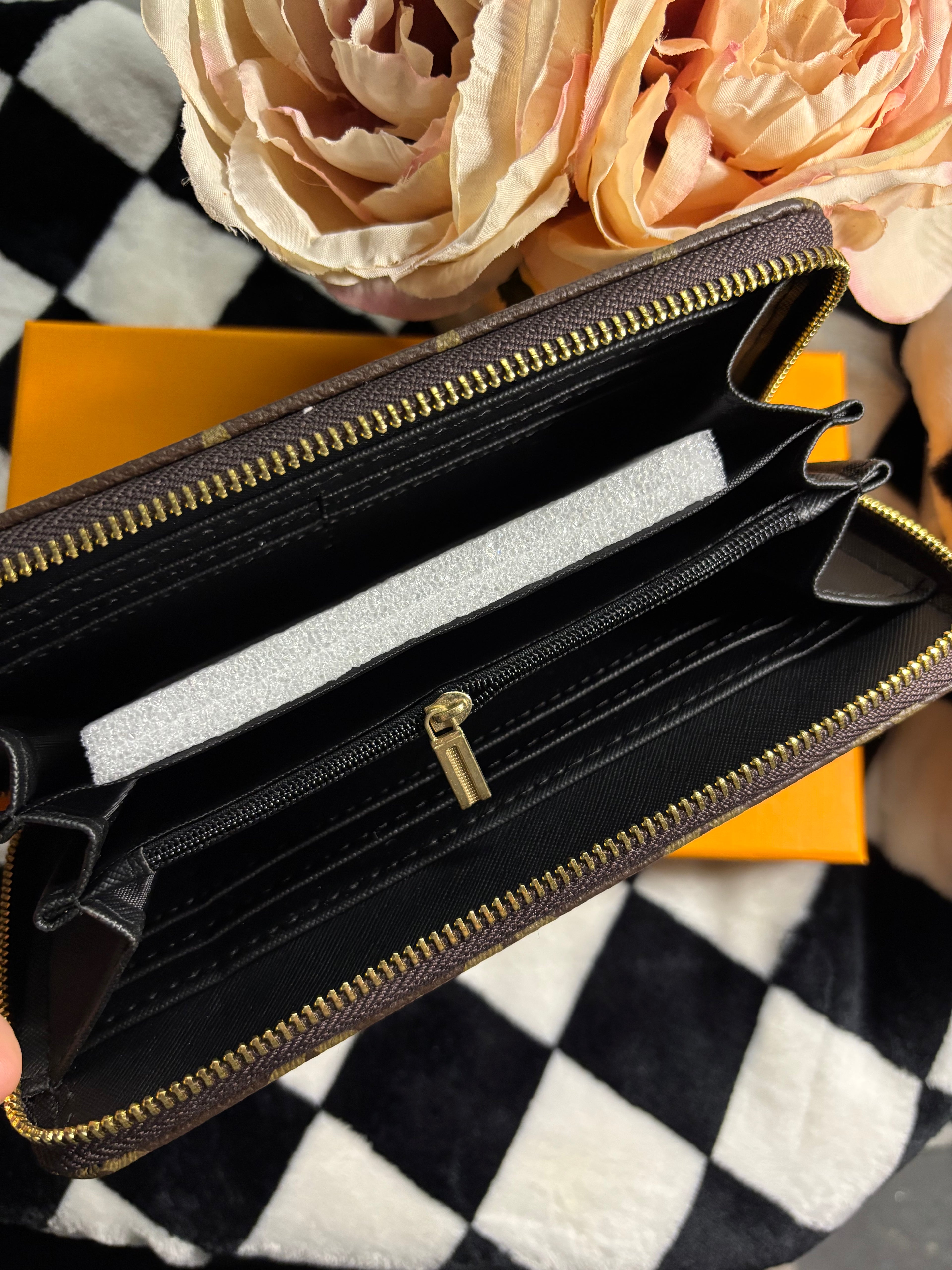 LV Wallet Dupe - Brown