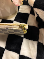 LV Wallet Dupe - White Check coin