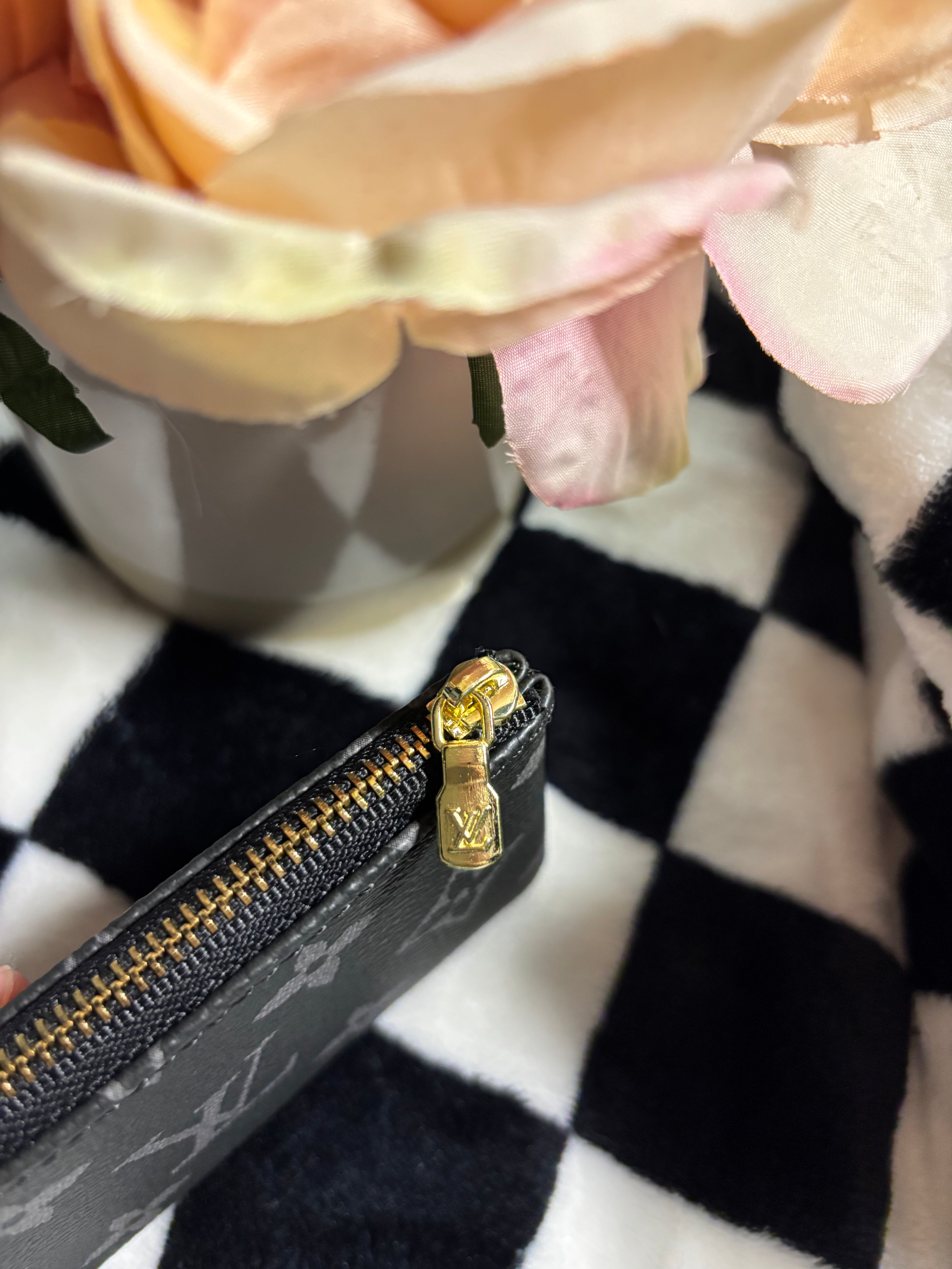 Black/gray monogram LV coin purse with clip - replica