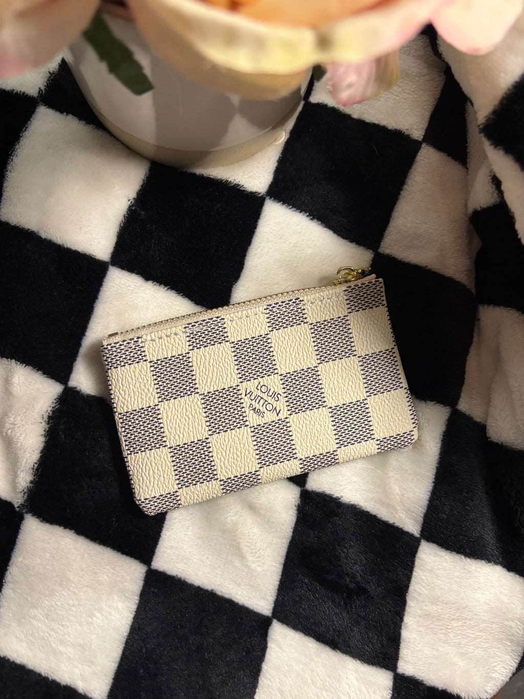 LV Wallet Dupe - White Check coin