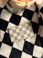 LV Wallet Dupe - White Check coin