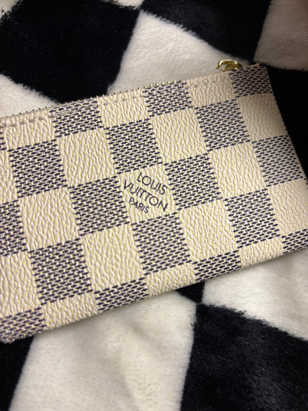 LV Wallet Dupe - White Check coin