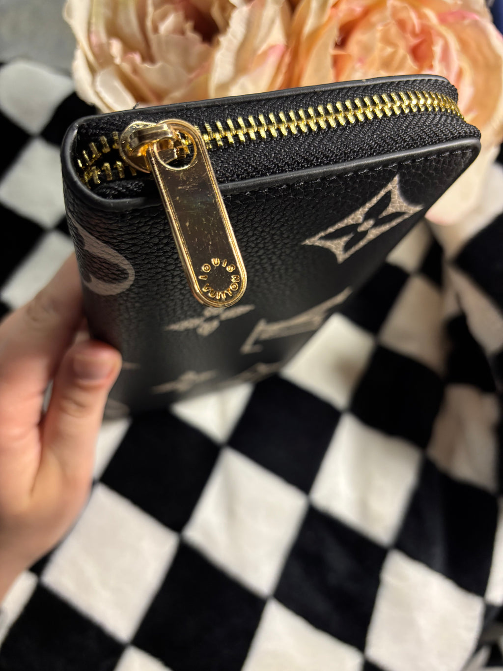 LV Wallet Dupe - Black white monogram