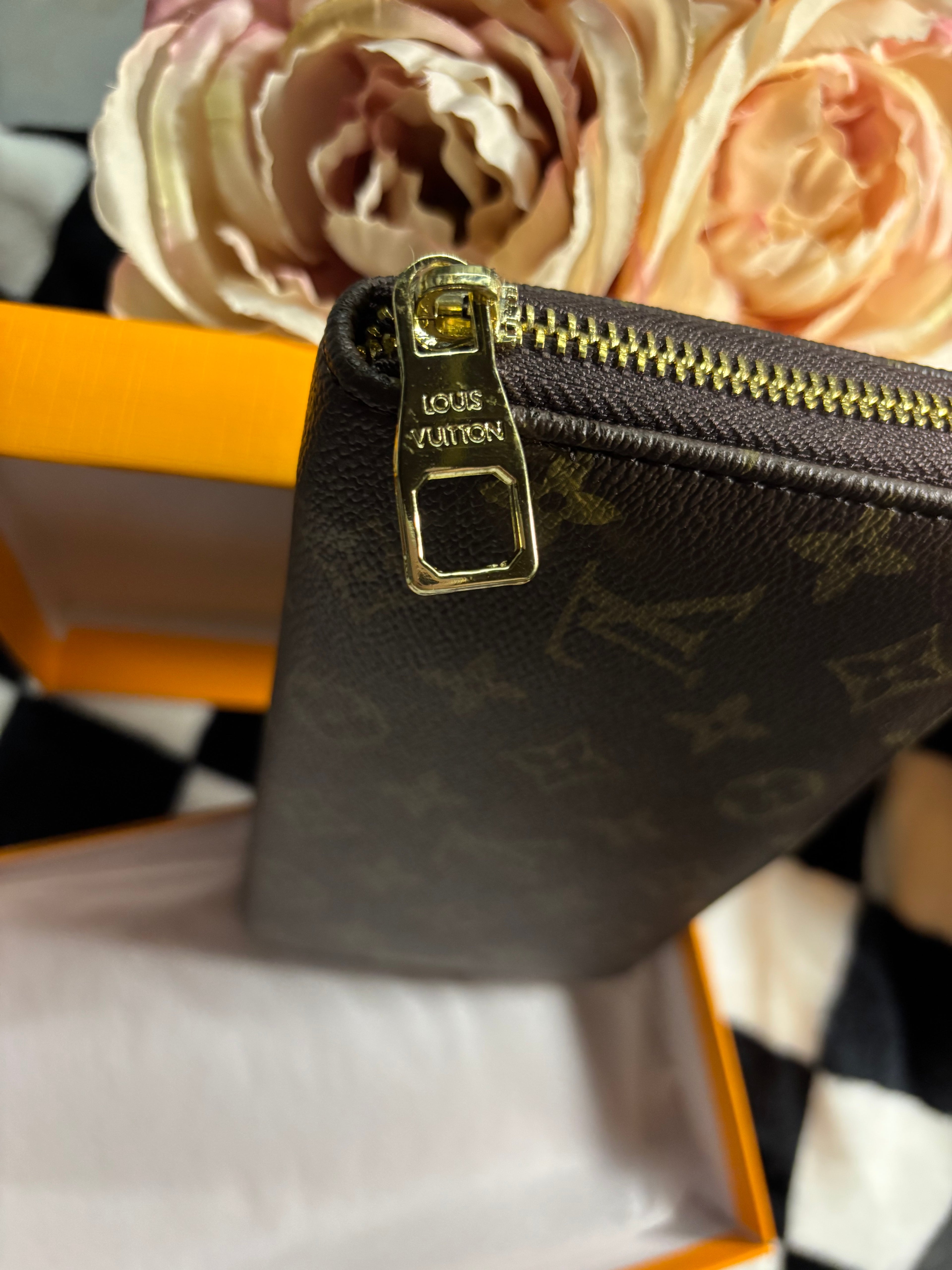 LV Wallet Dupe - Brown