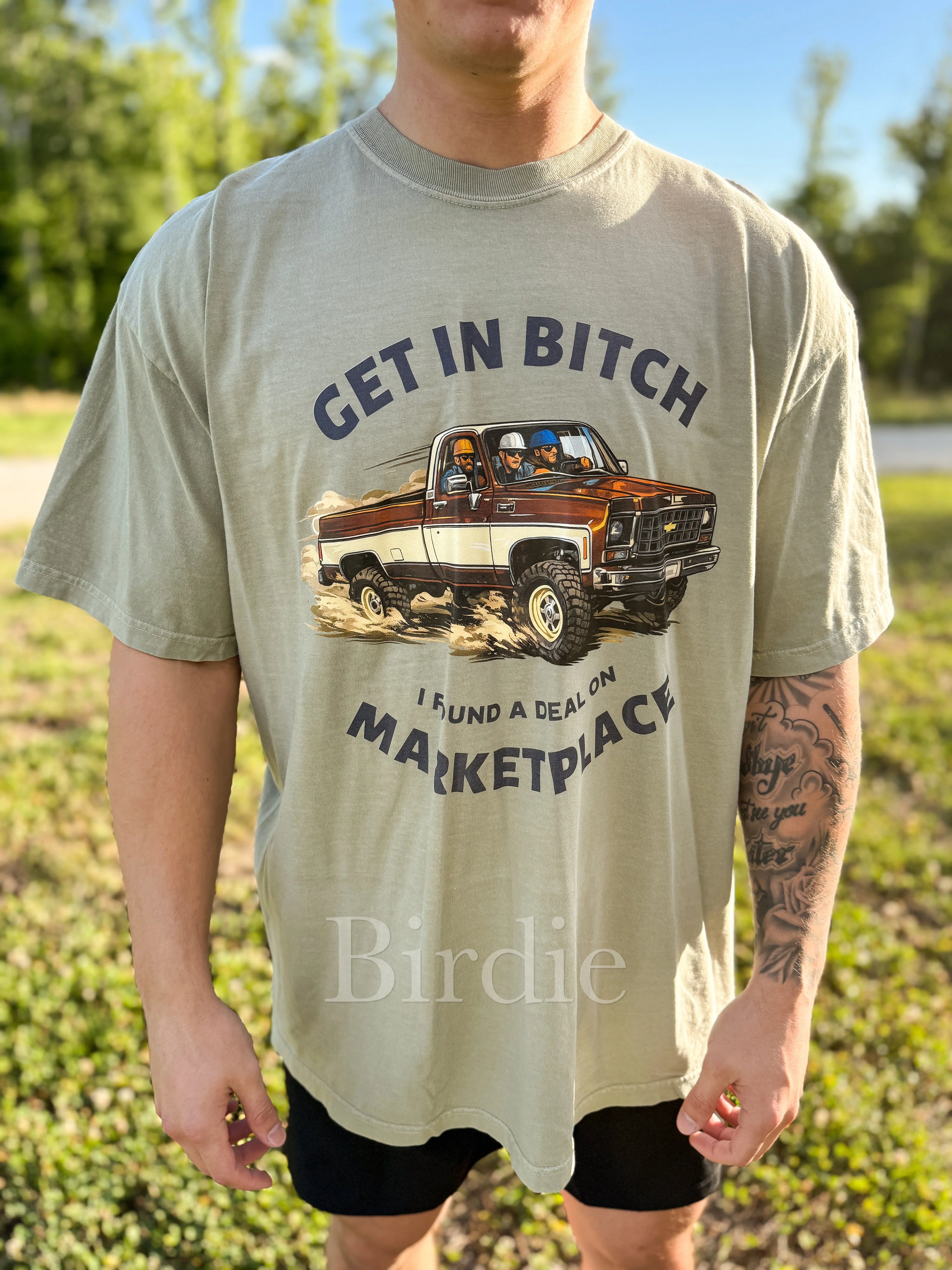 Marketplace Graphic Tee on Sandstone
