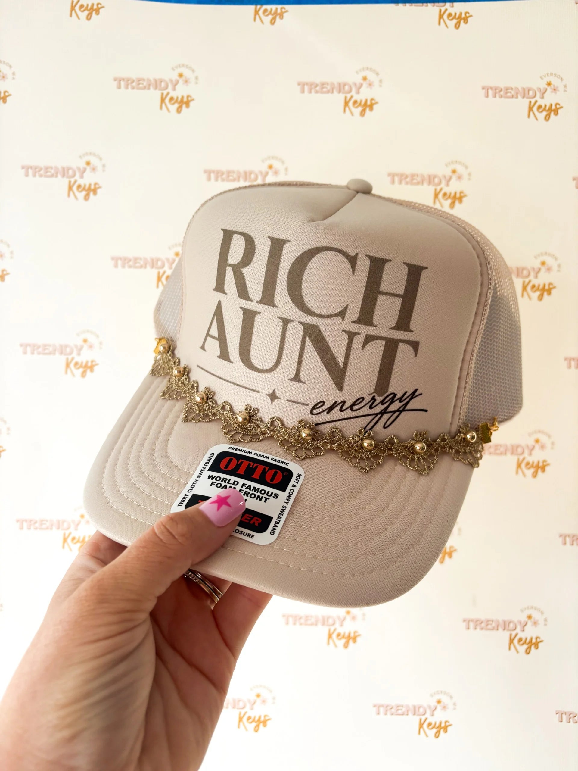 Rich Aunt Trucker hat