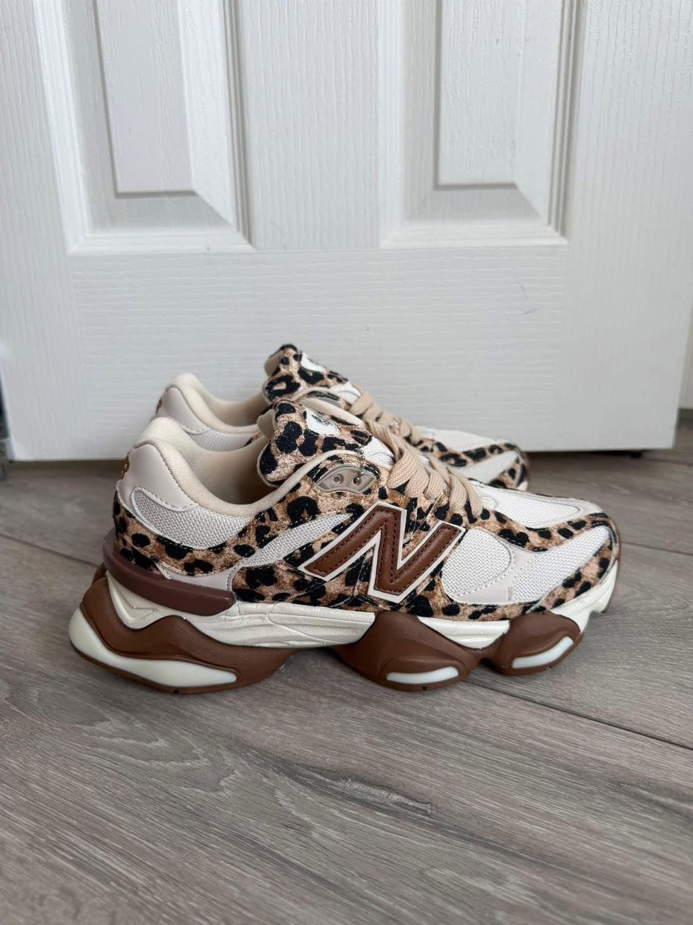Women’s leopard tennis shoes - brown